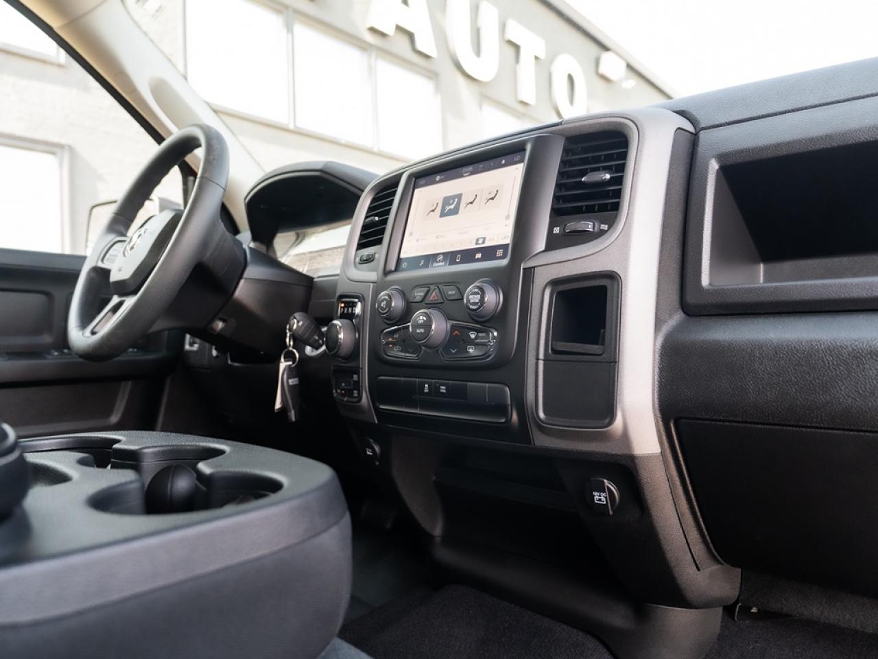 2023 RAM 1500 Classic TRADESMAN 4X4 CREW CAB 5'7" BOX Photo22