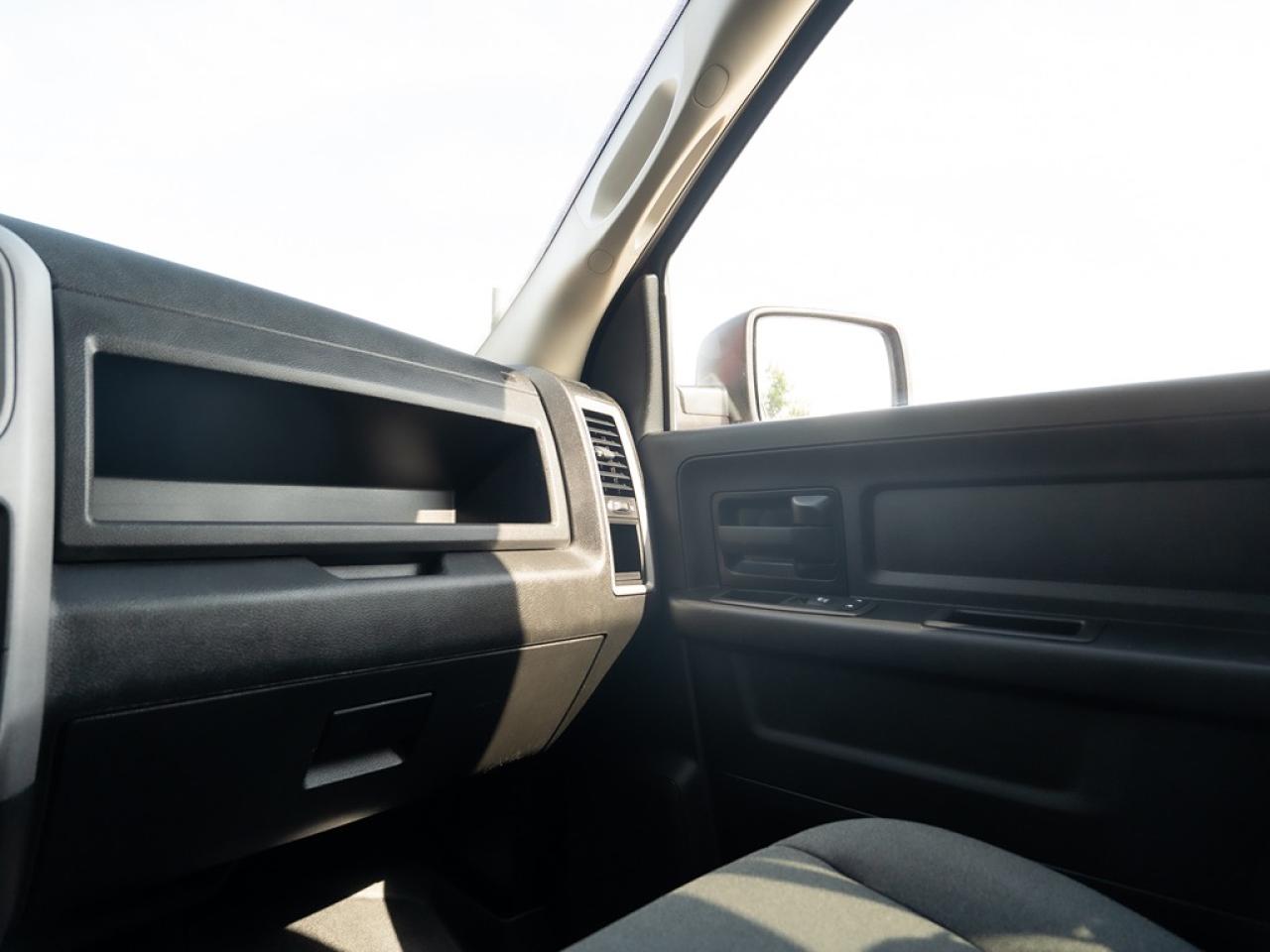 2023 RAM 1500 Classic TRADESMAN 4X4 CREW CAB 5'7" BOX Photo38