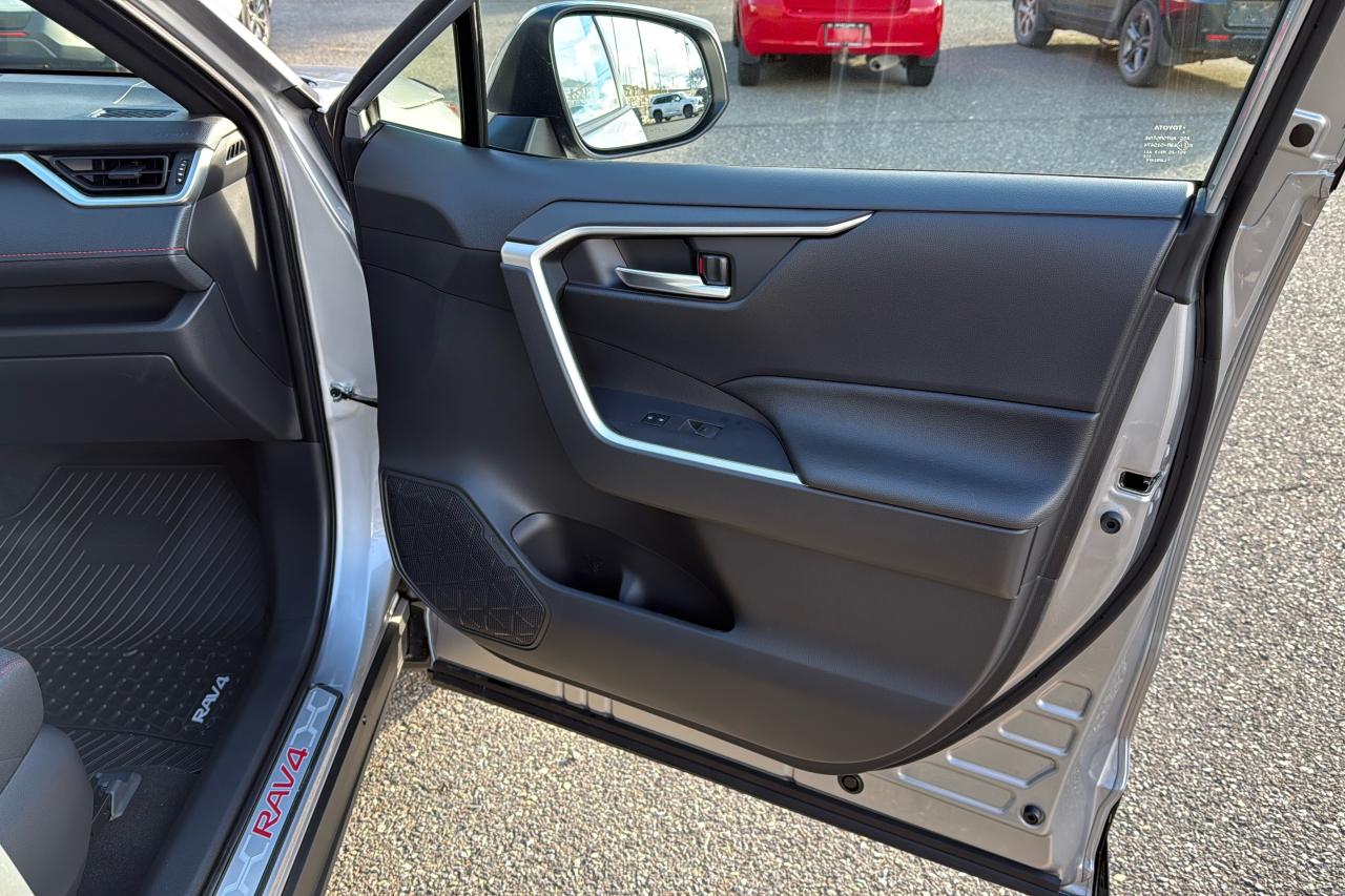 2025 Toyota RAV4 Plug-In Hybrid SE Photo