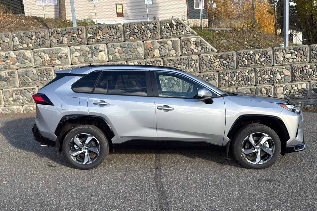 2025 Toyota RAV4 Plug-In Hybrid SE Photo