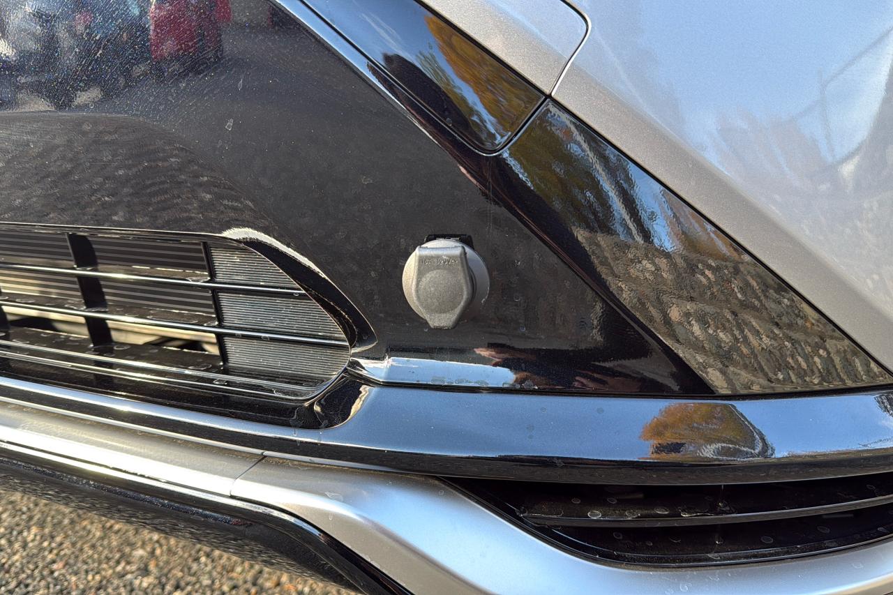 2025 Toyota RAV4 Plug-In Hybrid SE Photo