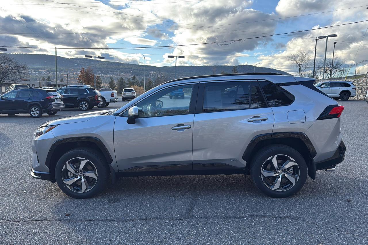 2025 Toyota RAV4 Plug-In Hybrid SE Photo