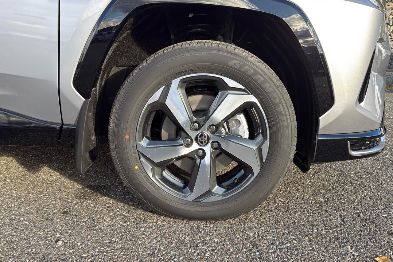 2025 Toyota RAV4 Plug-In Hybrid SE Photo