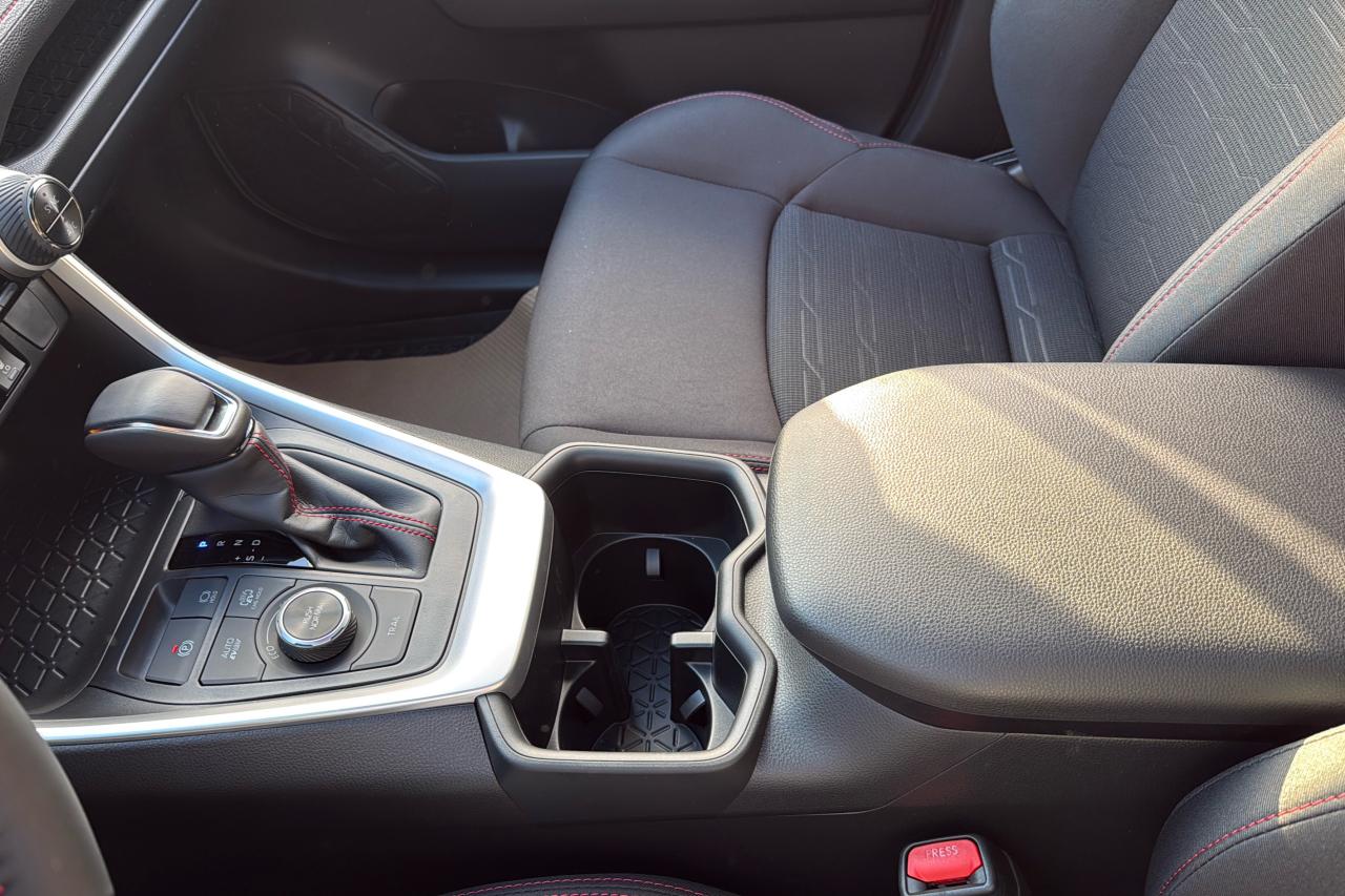 2025 Toyota RAV4 Plug-In Hybrid SE Photo