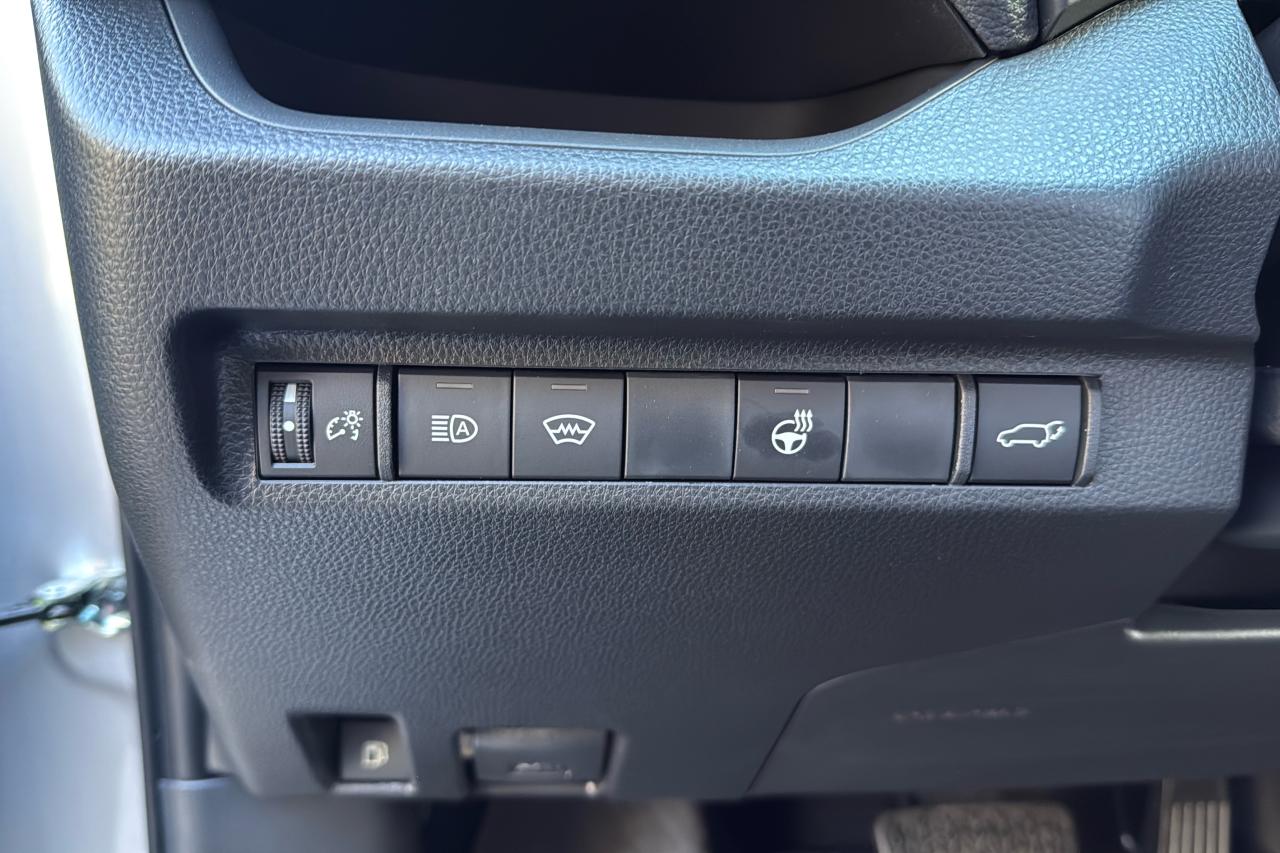 2025 Toyota RAV4 Plug-In Hybrid SE Photo