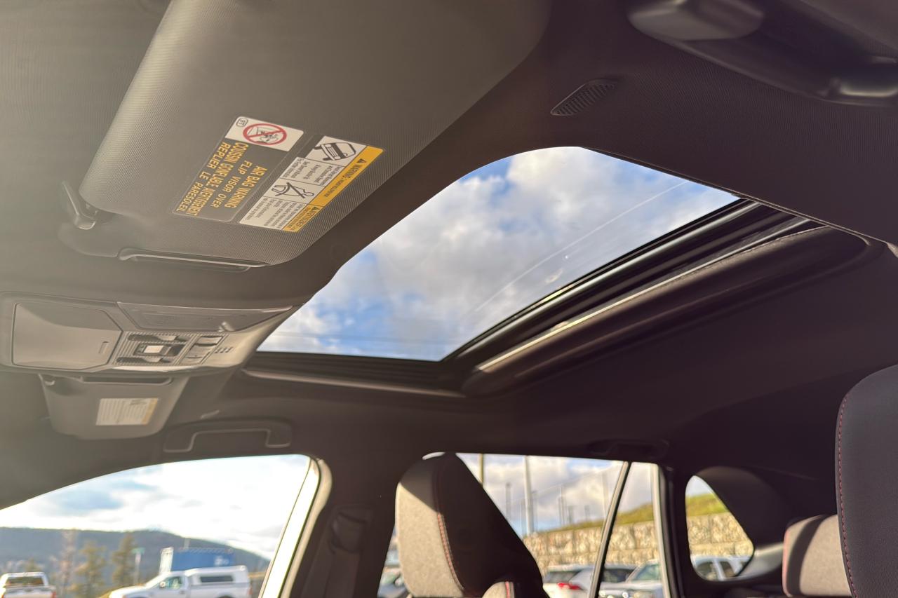 2025 Toyota RAV4 Plug-In Hybrid SE Photo