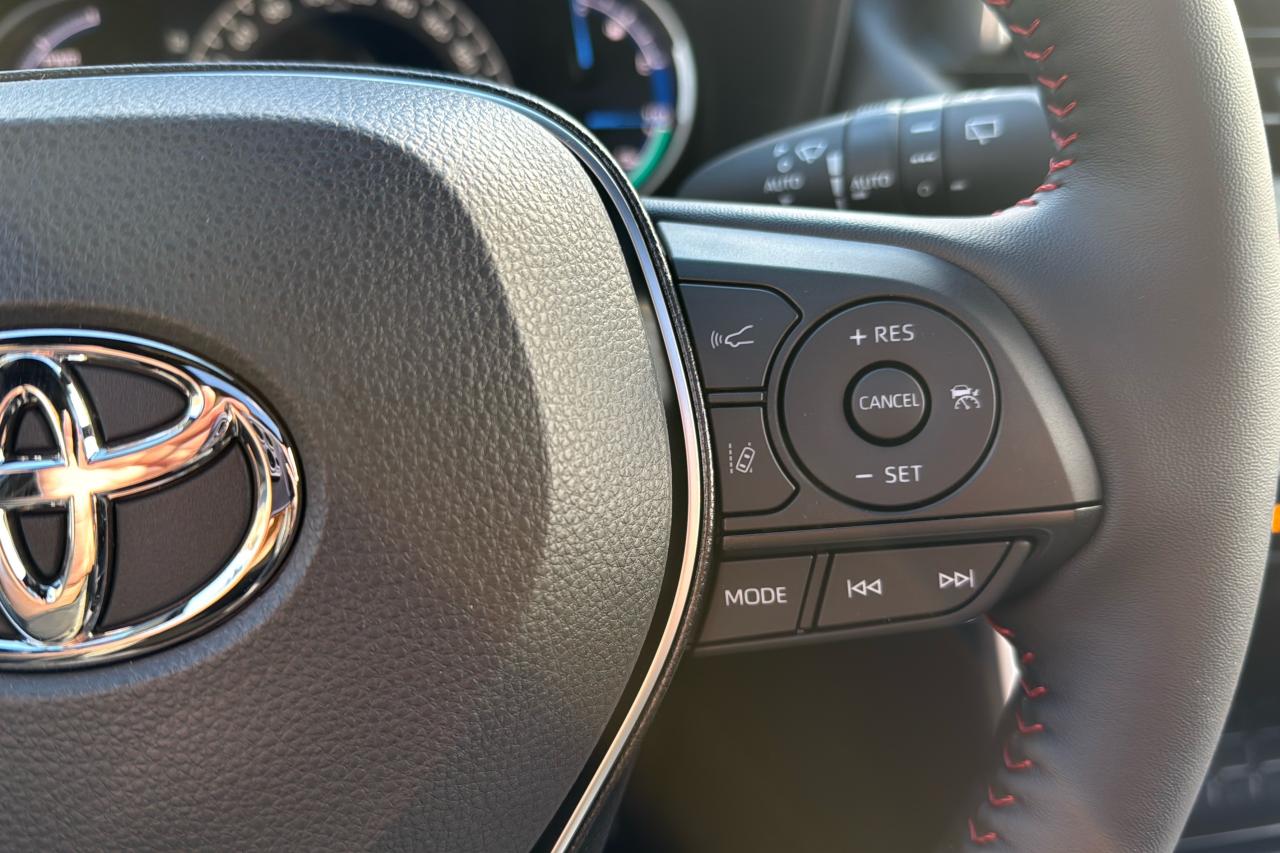 2025 Toyota RAV4 Plug-In Hybrid SE Photo