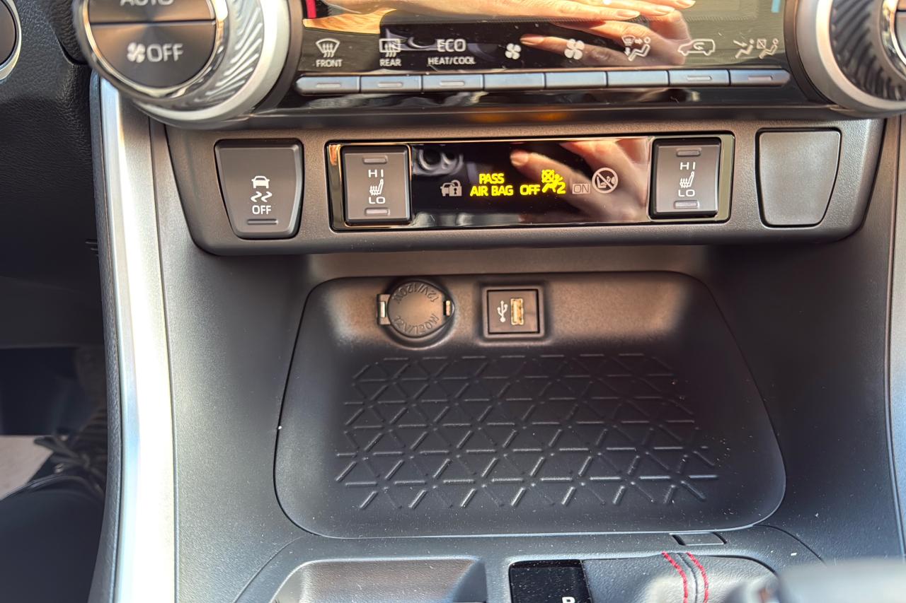 2025 Toyota RAV4 Plug-In Hybrid SE Photo