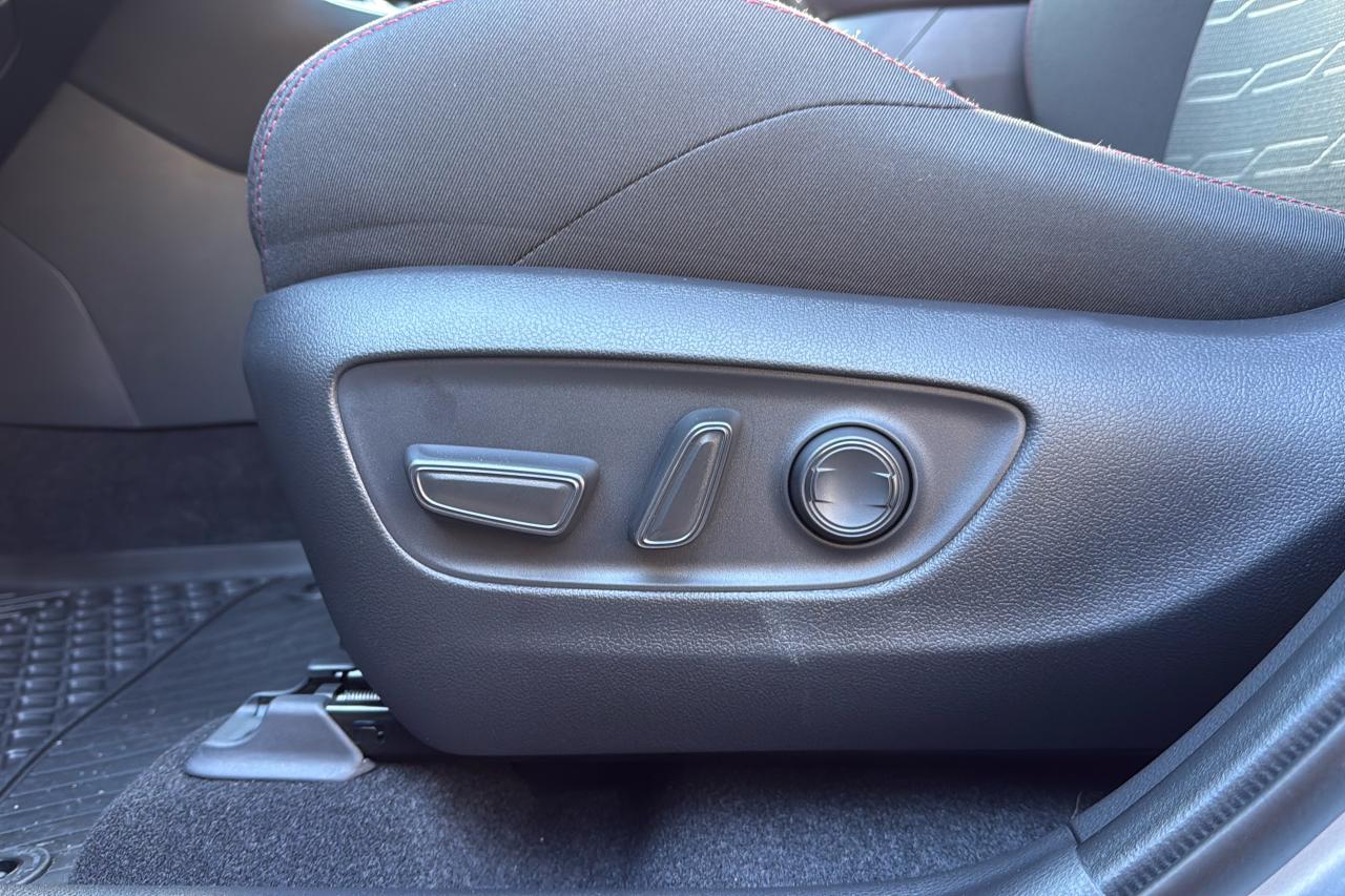 2025 Toyota RAV4 Plug-In Hybrid SE Photo