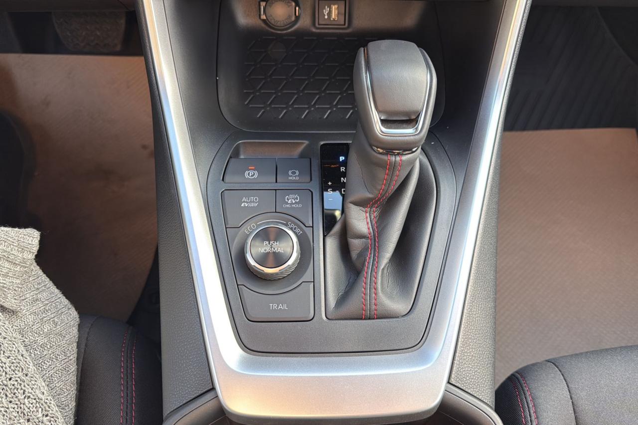 2025 Toyota RAV4 Plug-In Hybrid SE Photo