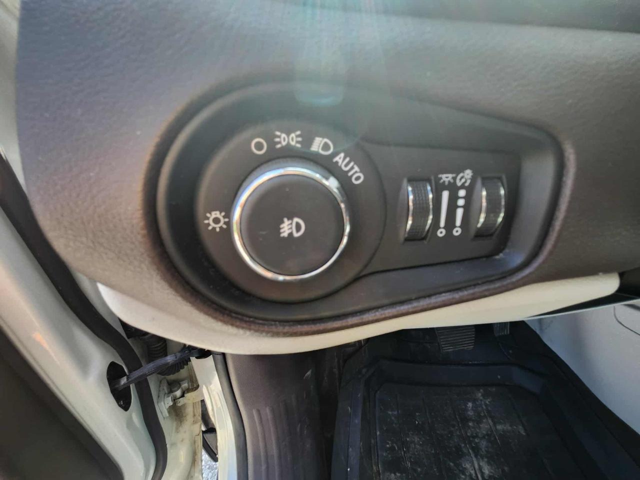 2015 Jeep Renegade 4WD 4dr - Photo #9