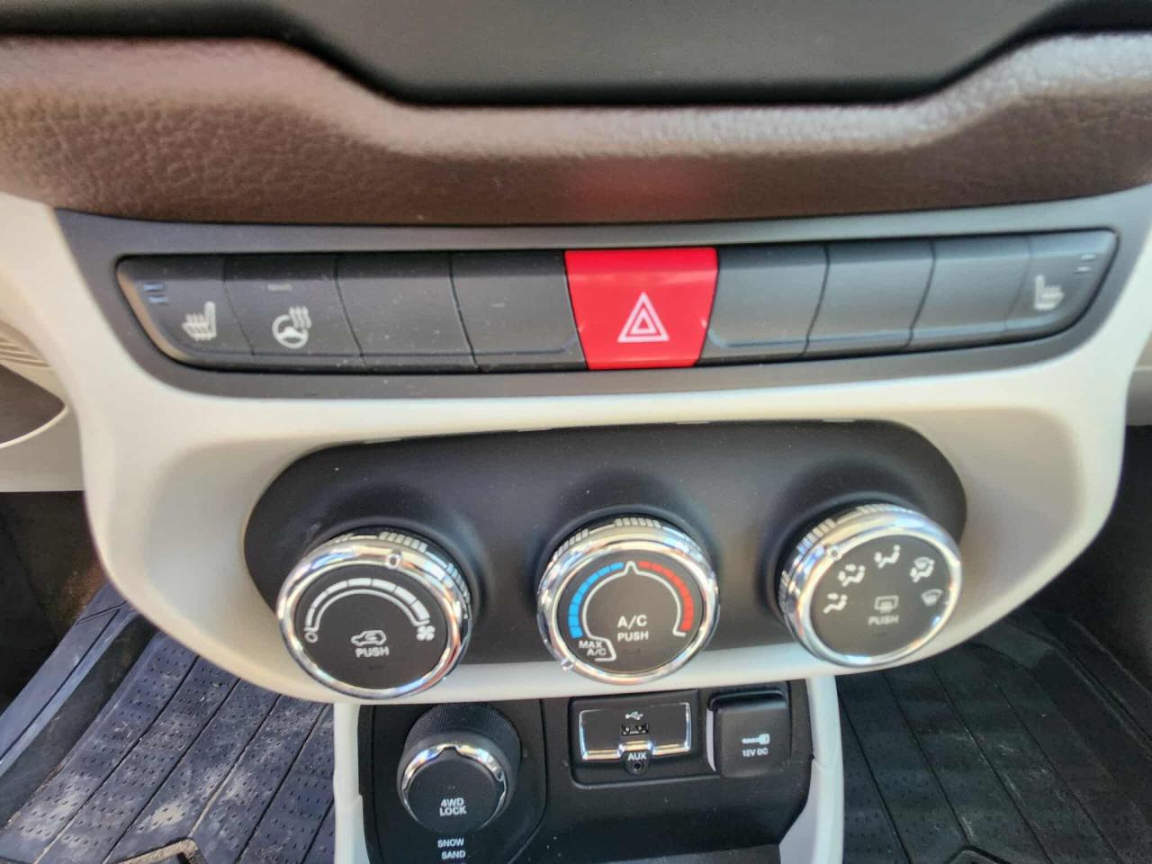 2015 Jeep Renegade 4WD 4dr - Photo #22
