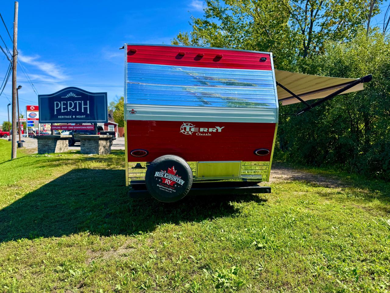 2019 Heartland Trail Runner Terry Classic V22 24' Retro Style Travel Trailer - Photo #16