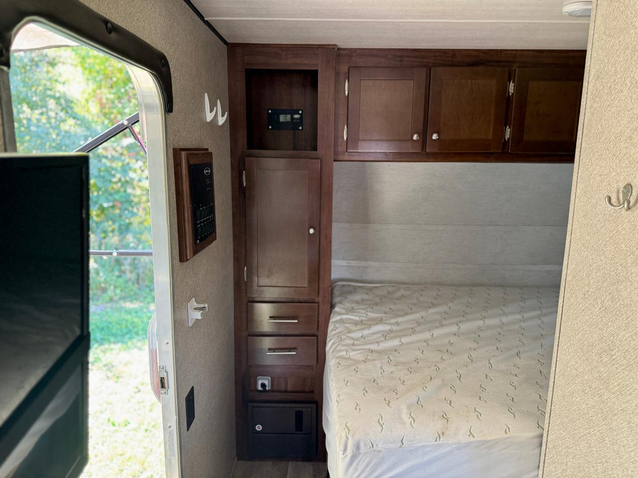 2019 Heartland Trail Runner Terry Classic V22 24' Retro Style Travel Trailer - Photo #19