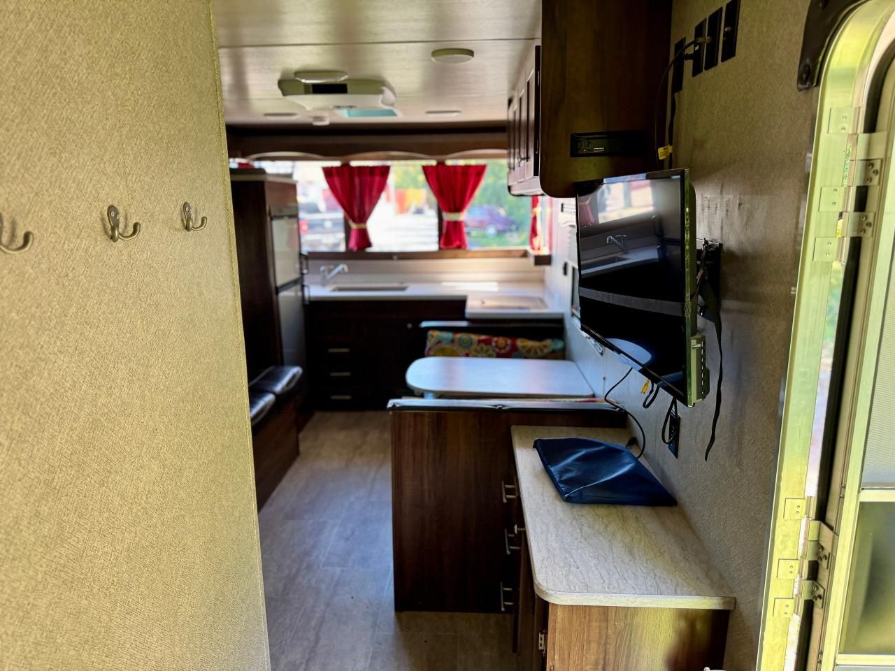 2019 Heartland Trail Runner Terry Classic V22 24' Retro Style Travel Trailer - Photo #20