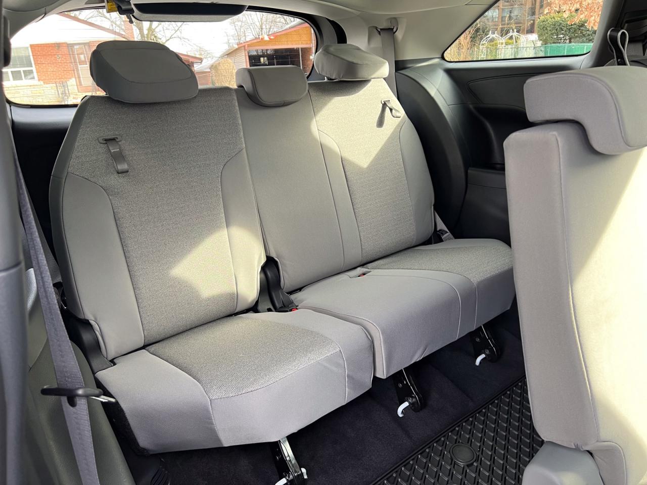 2025 Toyota Sienna LE 8 PASSENGER - Photo #12