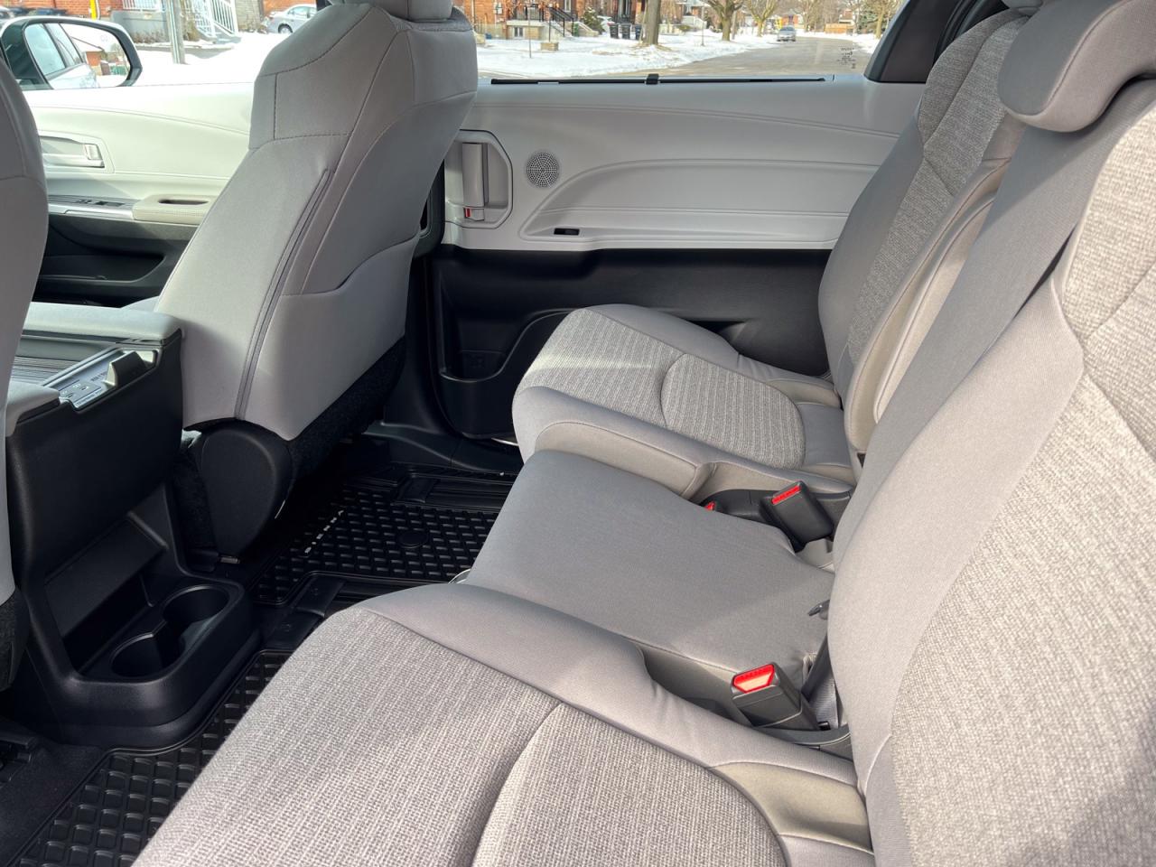 2025 Toyota Sienna LE 8 PASSENGER - Photo #14