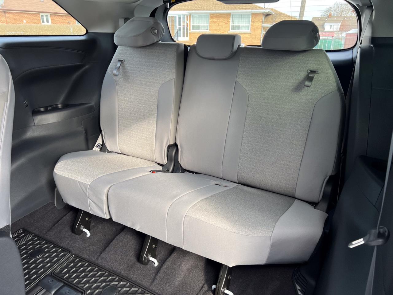2025 Toyota Sienna LE 8 PASSENGER - Photo #15