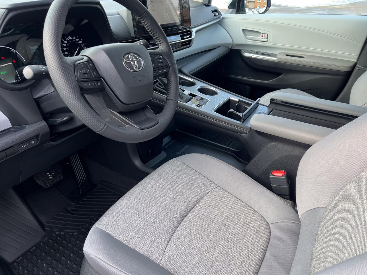 2025 Toyota Sienna LE 8 PASSENGER - Photo #20