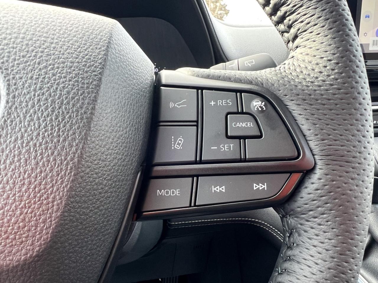 2025 Toyota Sienna LE 8 PASSENGER - Photo #26