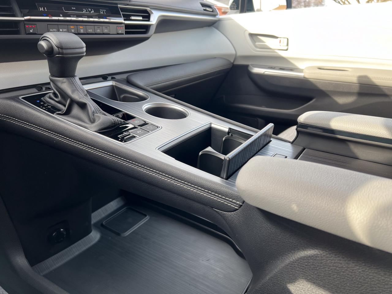 2025 Toyota Sienna LE 8 PASSENGER - Photo #27