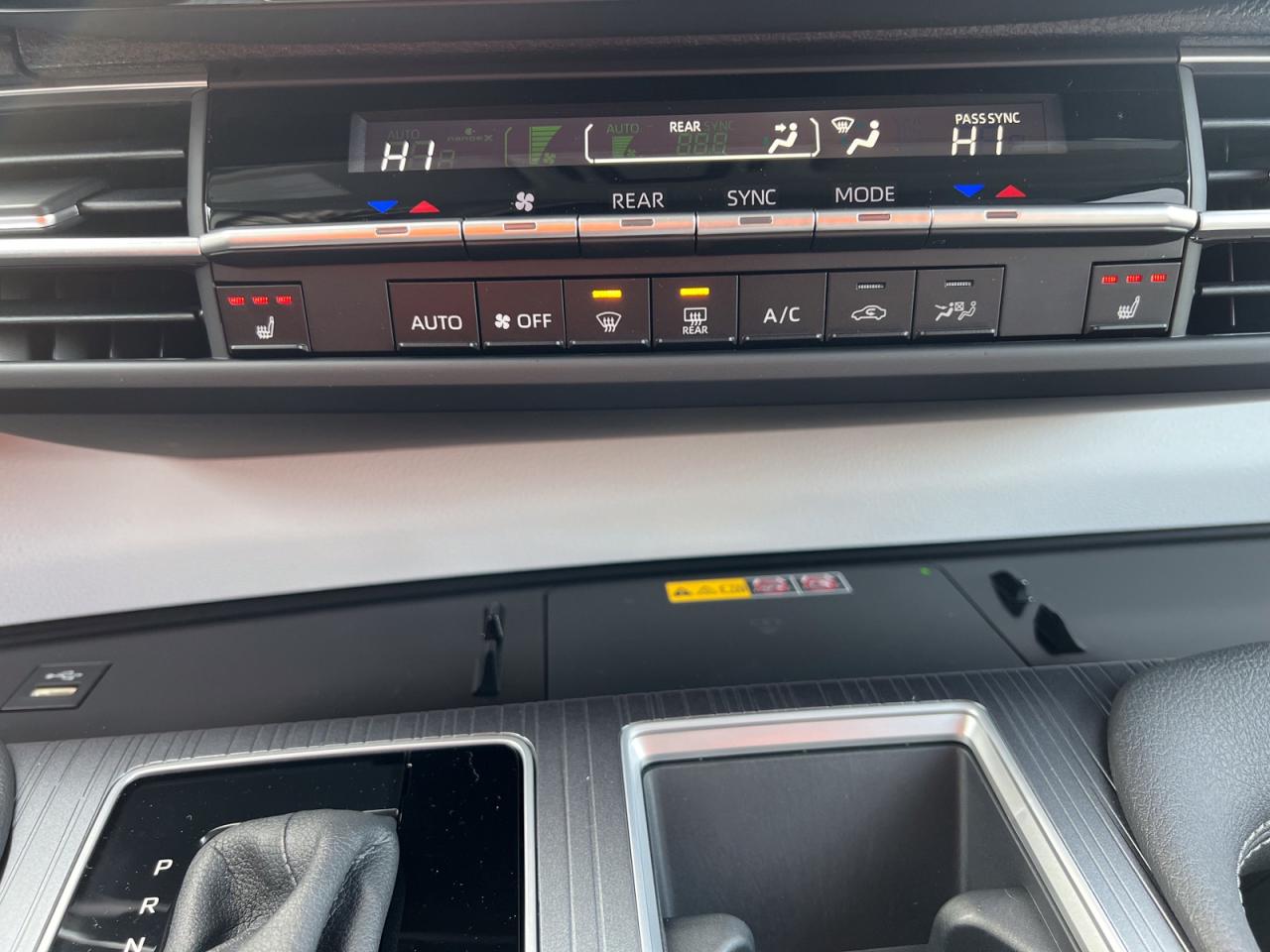 2025 Toyota Sienna LE 8 PASSENGER - Photo #29