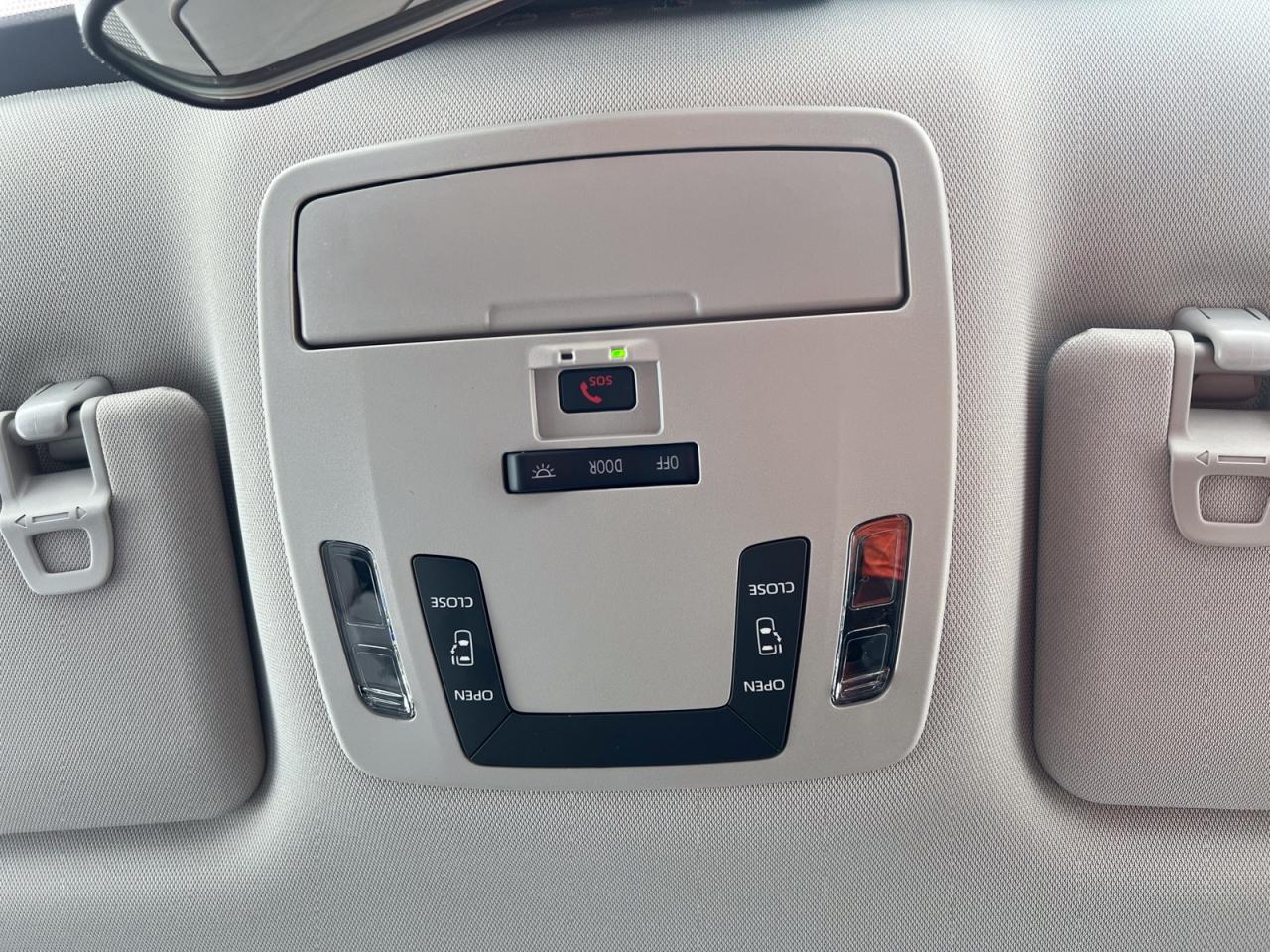 2025 Toyota Sienna LE 8 PASSENGER - Photo #37