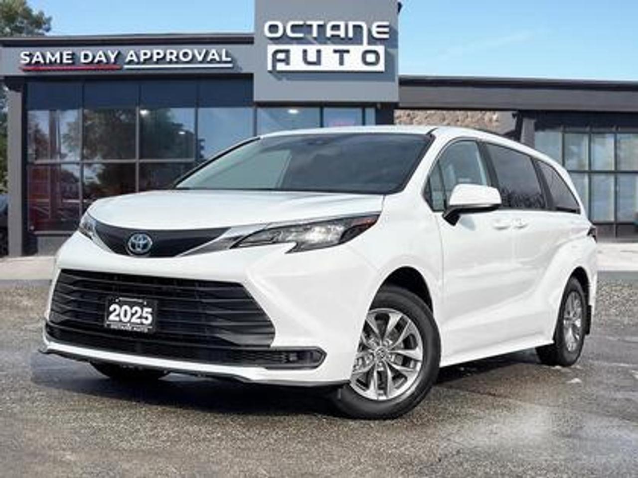 2025 Toyota Sienna LE 8-Passenger FWD - Photo #1