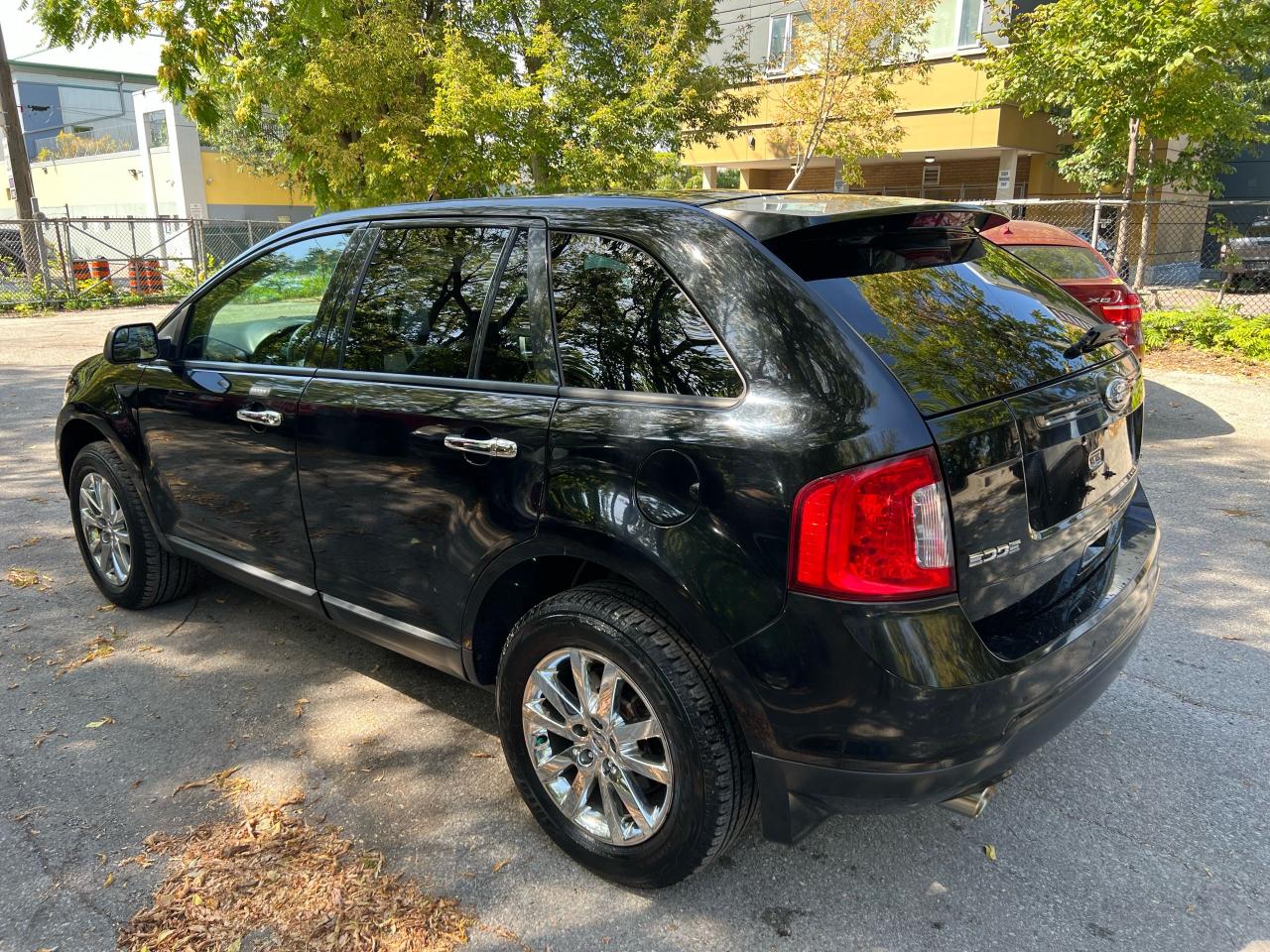 2011 Ford Edge SEL - Photo #3
