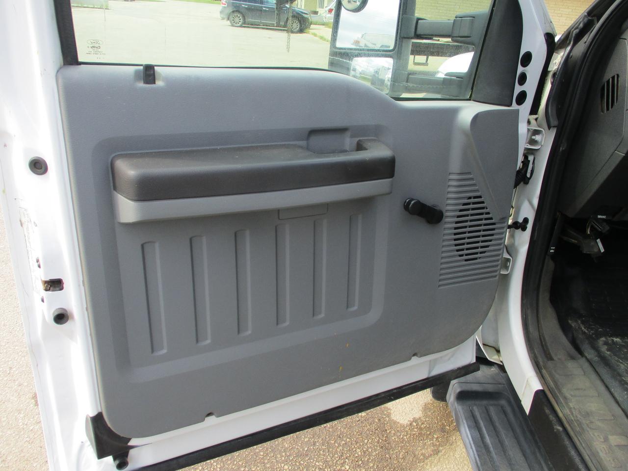 2012 Ford SUPER DUTY F-450 DRW 2WD SuperCab 186" WB 84" CA XL - Photo #7