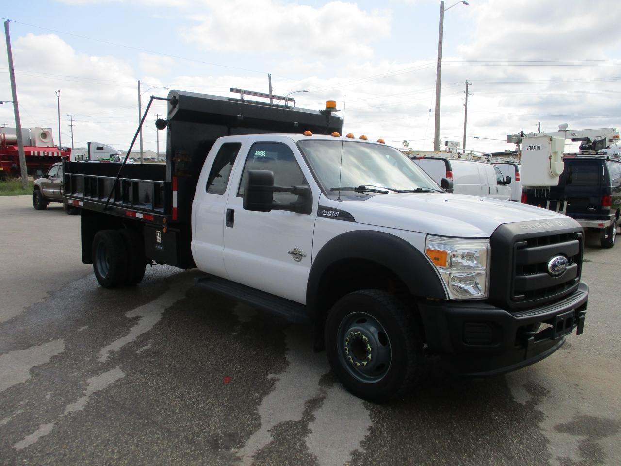 2012 Ford SUPER DUTY F-450 DRW 2WD SuperCab 186" WB 84" CA XL - Photo #3