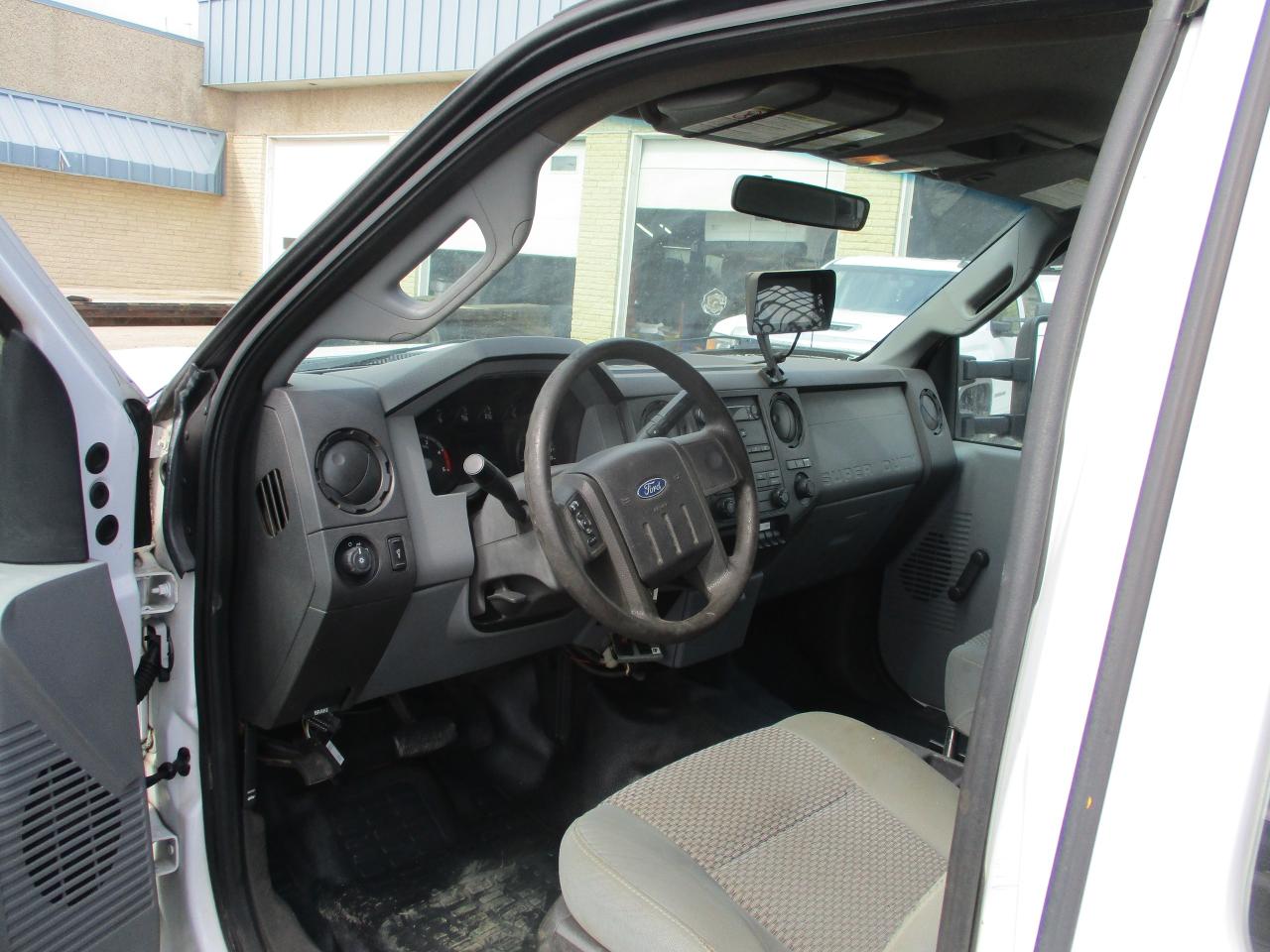 2012 Ford SUPER DUTY F-450 DRW 2WD SuperCab 186" WB 84" CA XL - Photo #6