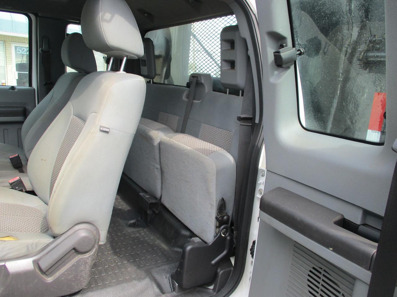 2012 Ford SUPER DUTY F-450 DRW 2WD SuperCab 186" WB 84" CA XL - Photo #8