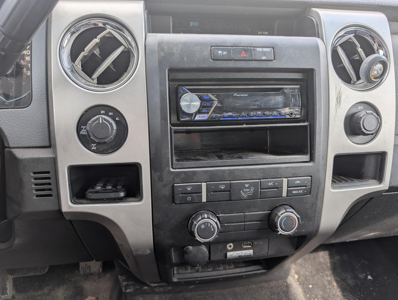 2013 Ford F-150 4WD SUPERCREW 145" XLT - Photo #4