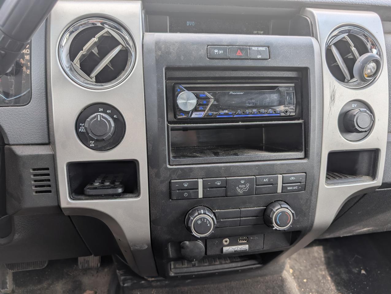 2013 Ford F-150 4WD SUPERCREW 145" XLT Photo3