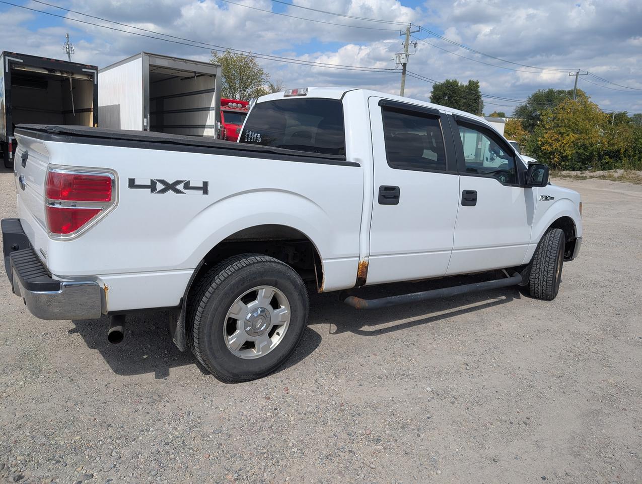 2013 Ford F-150 4WD SUPERCREW 145" XLT Photo