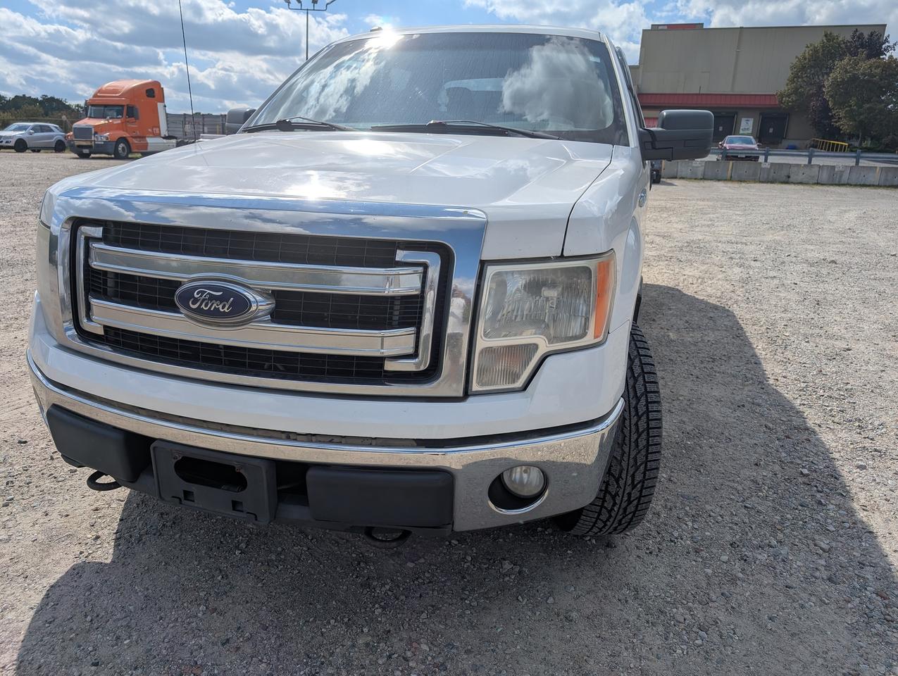 2013 Ford F-150 4WD SUPERCREW 145" XLT