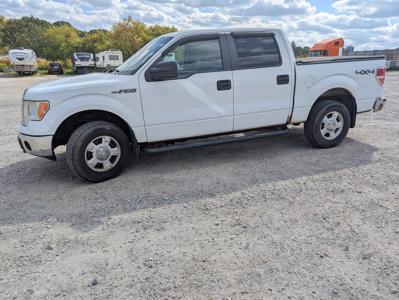 2013 Ford F-150 4WD SUPERCREW 145" XLT Photo