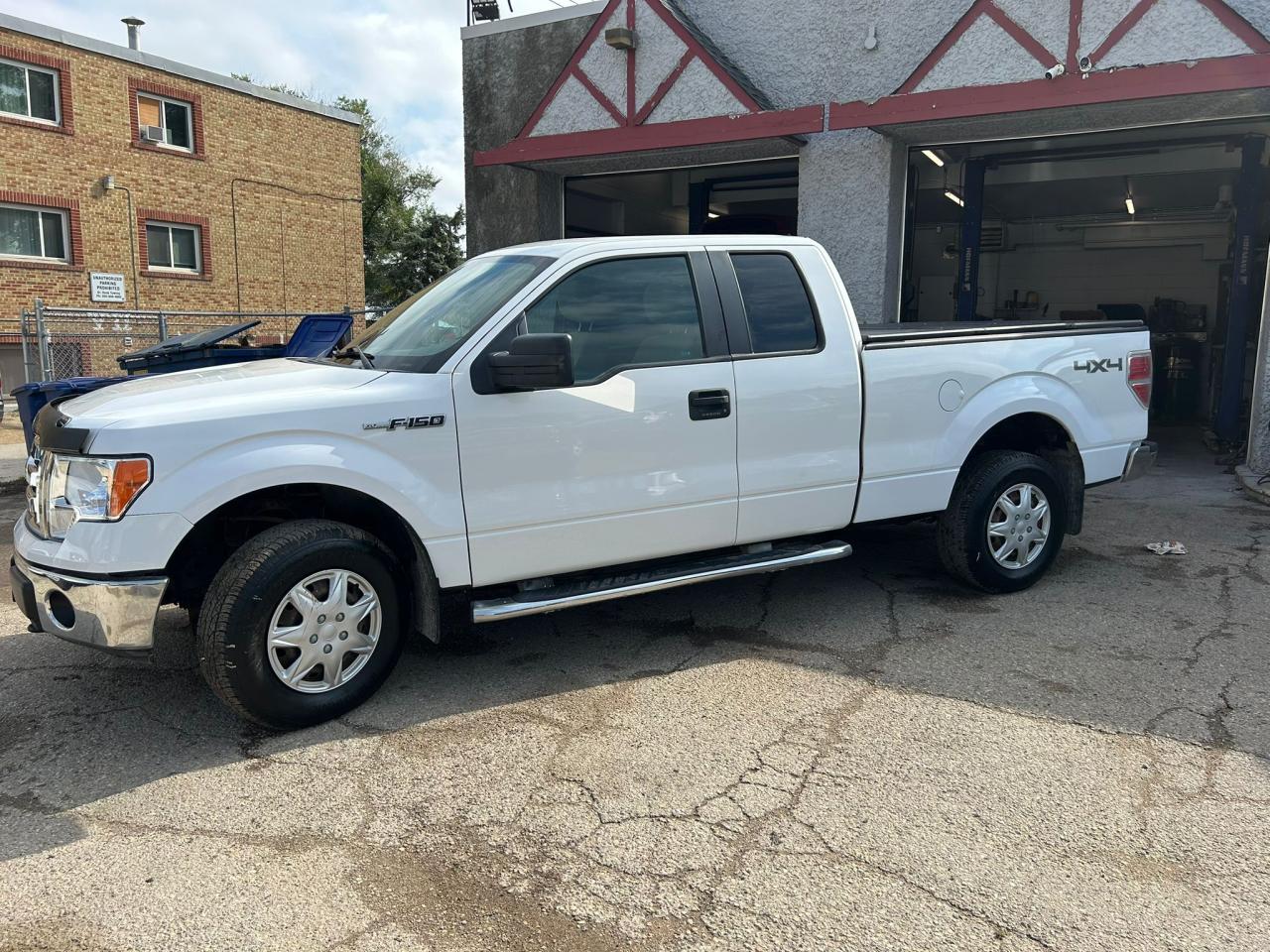 2010 Ford F-150 4WD SUPERCAB 145" XLT - Photo #3