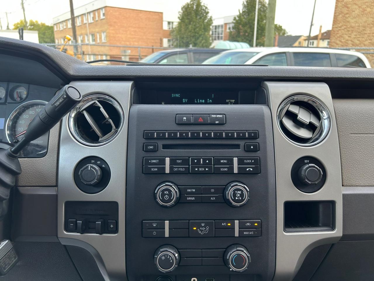 2010 Ford F-150 4WD SUPERCAB 145" XLT - Photo #8