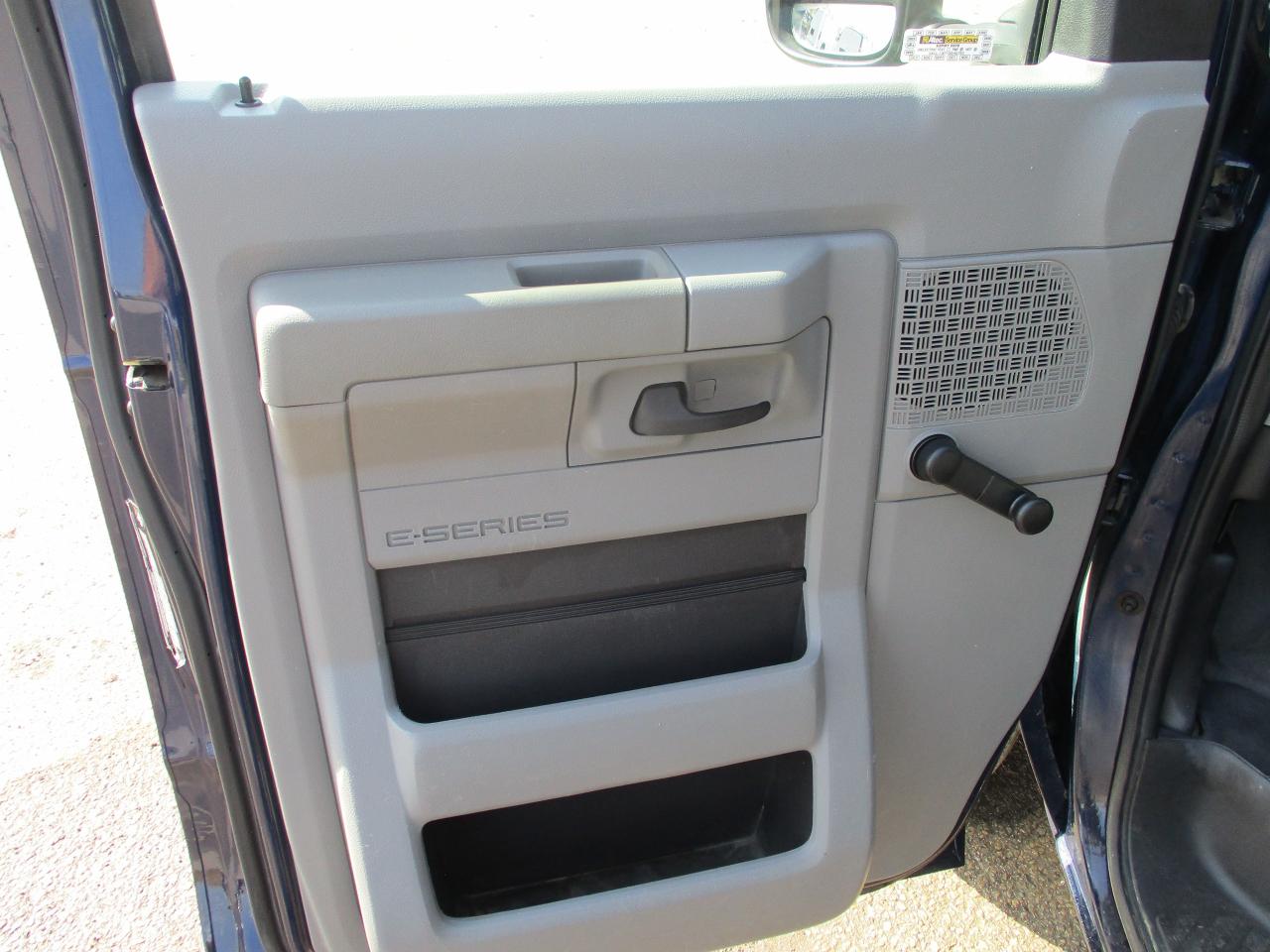 2014 Ford Econoline E-350 Super Duty - Photo #8
