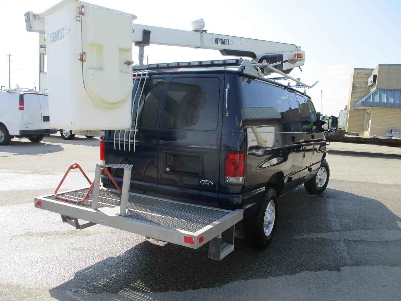 2014 Ford Econoline E-350 Super Duty - Photo #4
