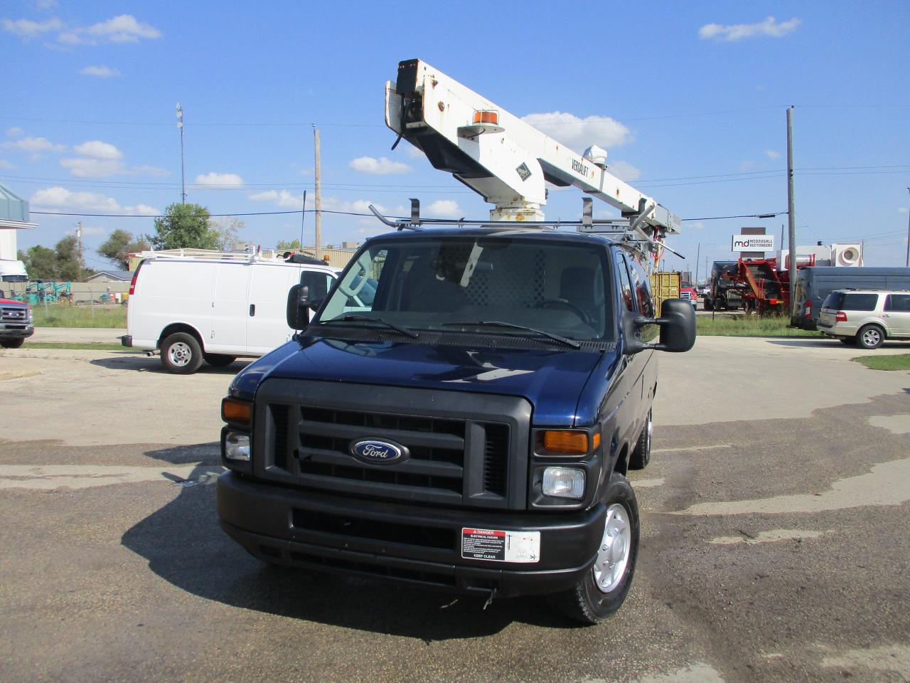 2014 Ford Econoline E-350 Super Duty - Photo #2