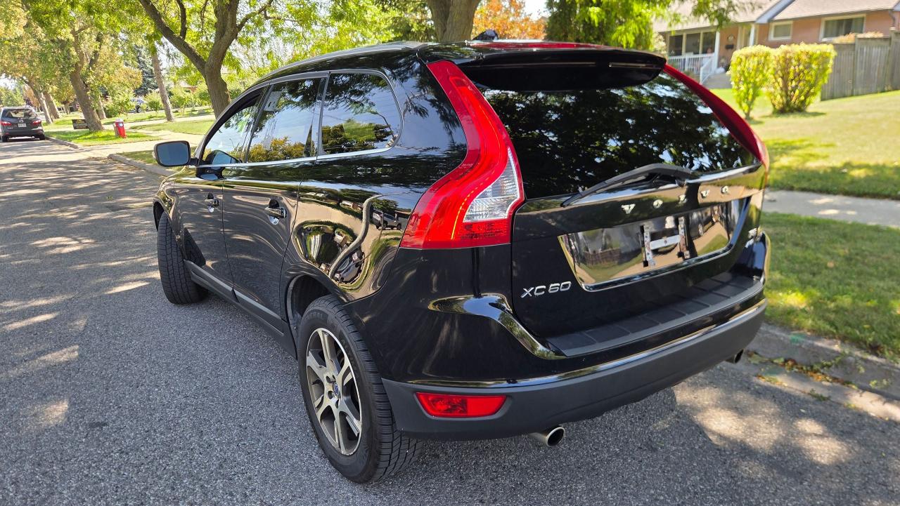 2012 Volvo XC60 T6 R-Design - Photo #3