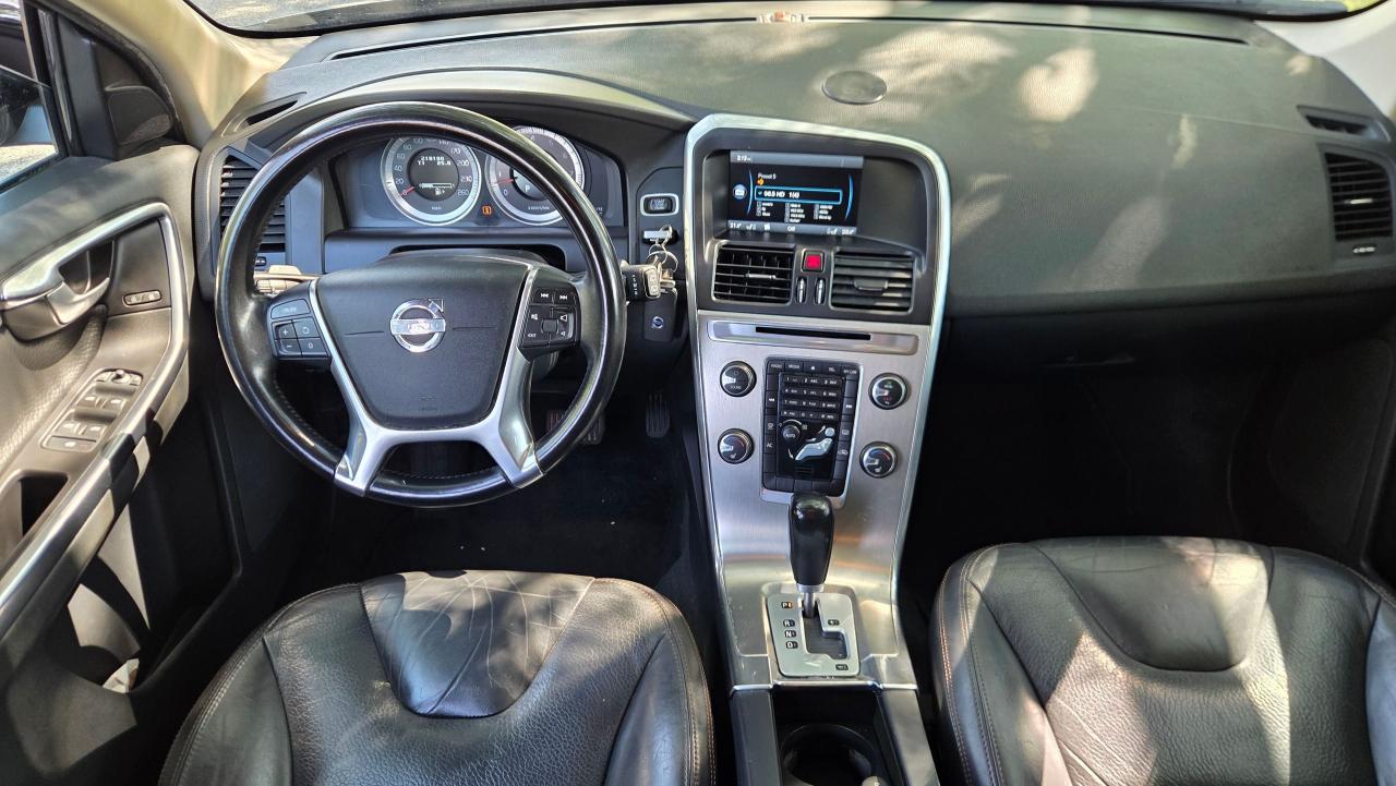 2012 Volvo XC60 T6 R-Design - Photo #11