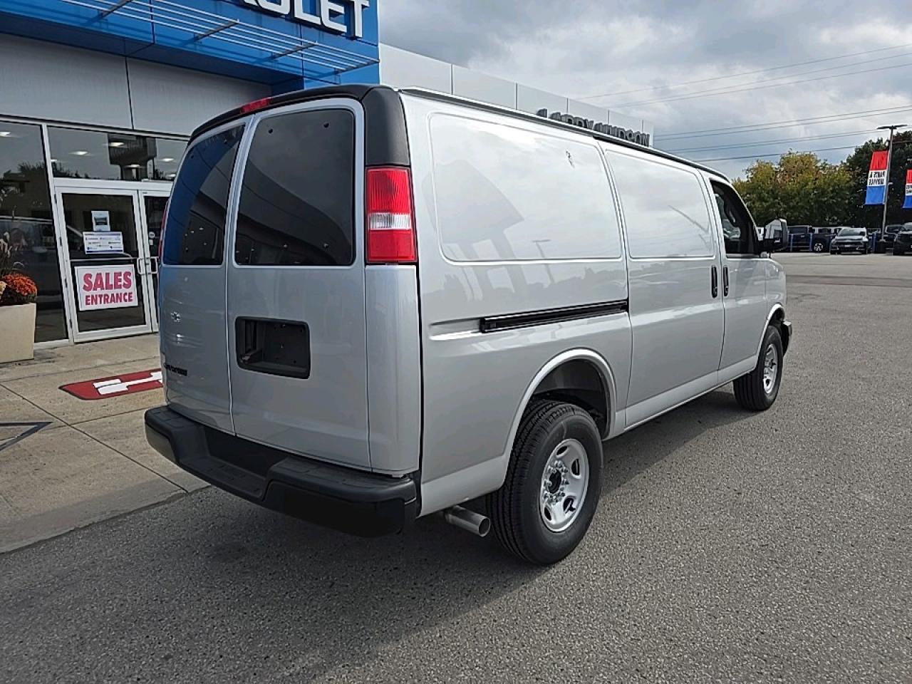 2025 Chevrolet Express 2500 Work Van Photo2