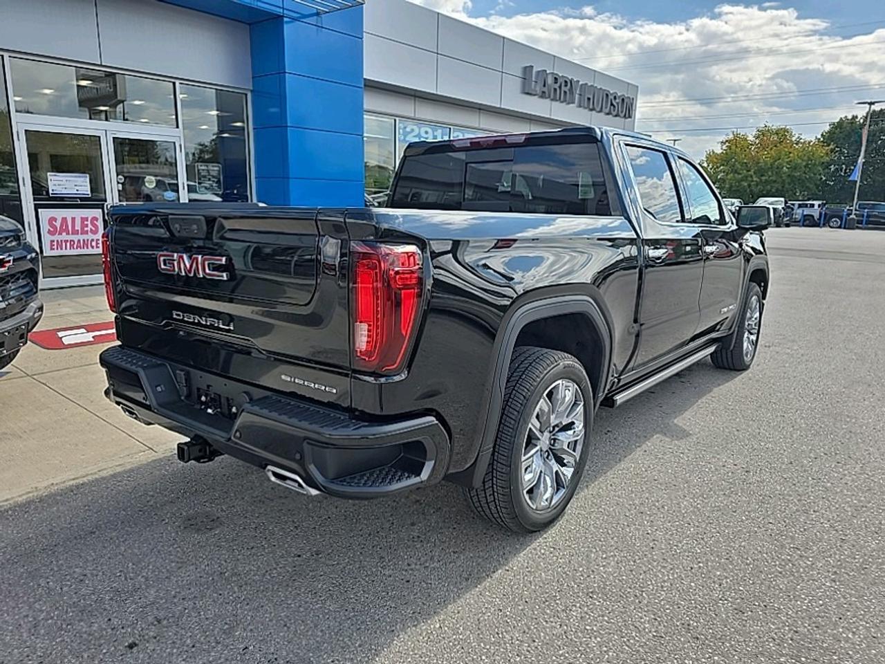 2026 GMC Sierra 1500 Denali Photo2