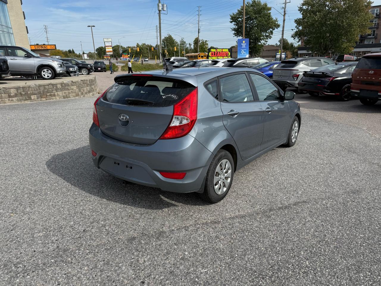 2017 Hyundai Accent GL Photo7