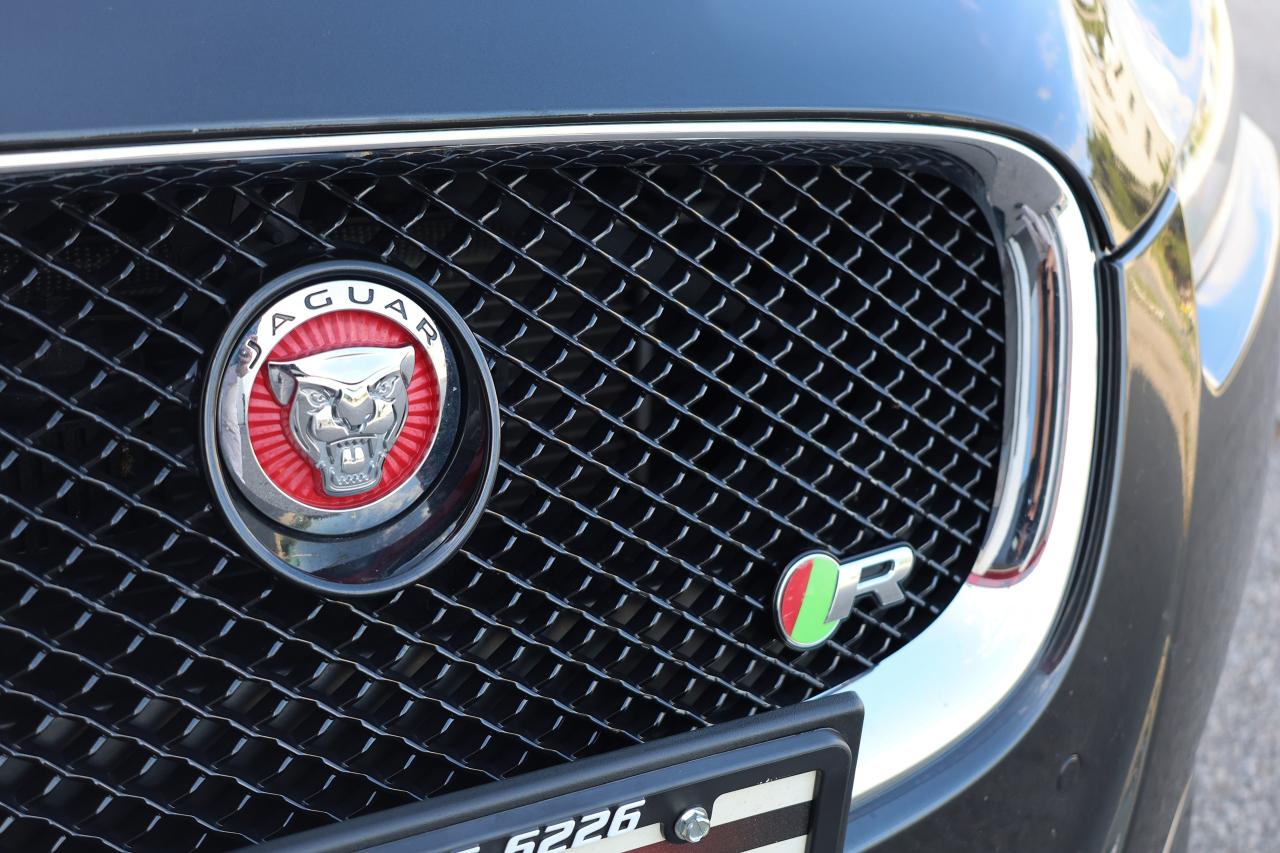 2014 Jaguar XF XFR 5.0L V8 - SUNROOF|BLINDSPOT|NAVI|CAMERA - Photo #25