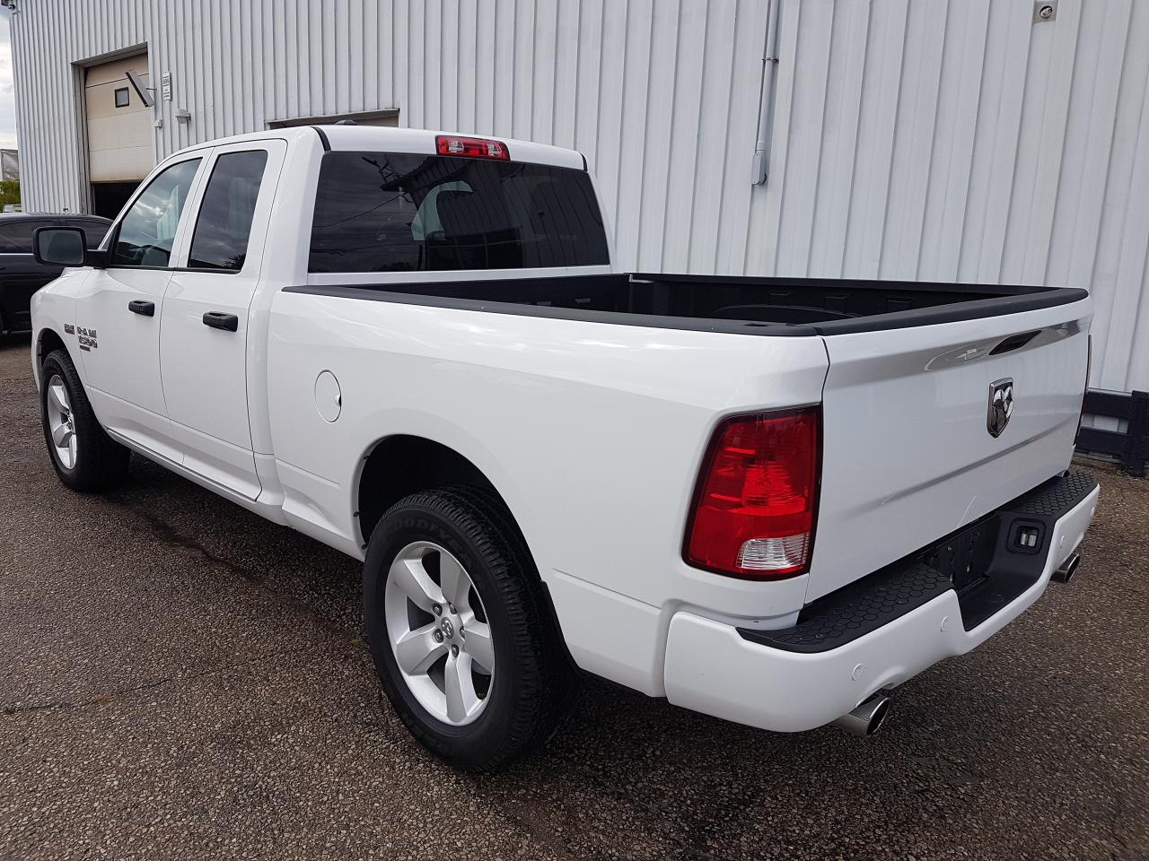 2022 RAM 1500 Classic Express Quad Cab 4x4 Photo2